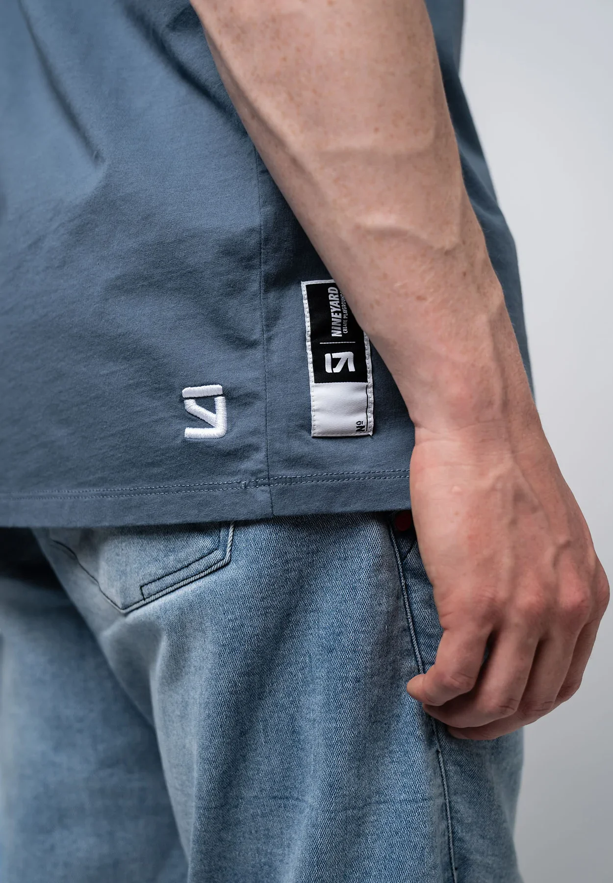 Nineyard STREET . Colted T-Shirt - Used Greyblue 7 Nineyard STREET . Colted T-Shirt - Used Greyblue – Image 5